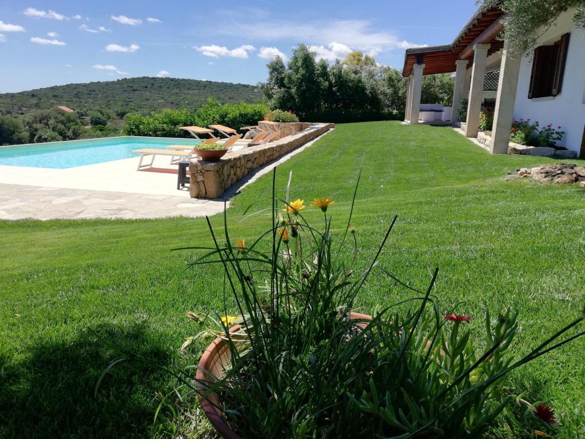 La Sima Villa Con Piscina Vista Mare San Pantaleo Sardegna Exterior foto